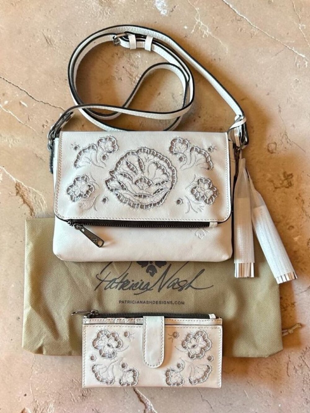 EUC LIKE NEW PATRICIA NASH Crossbody Purse & Wallet Hand Tooled Bone/Off White